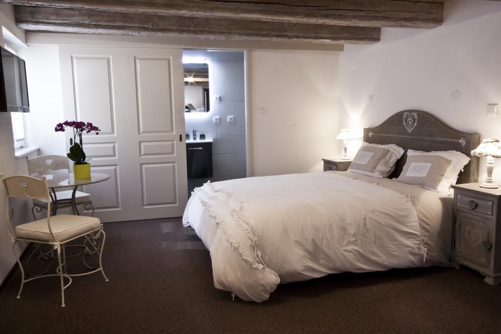 Chambre Le Hupsa Pfannala Saint-Hippolyte  Oda fotoğraf
