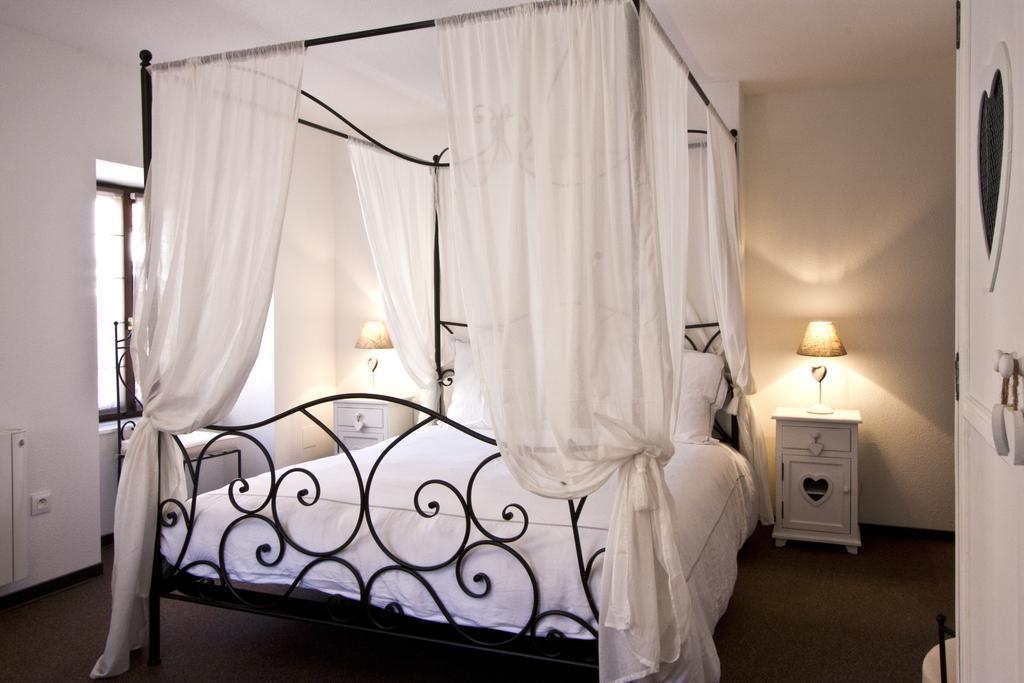 Chambre Le Hupsa Pfannala Saint-Hippolyte  Oda fotoğraf
